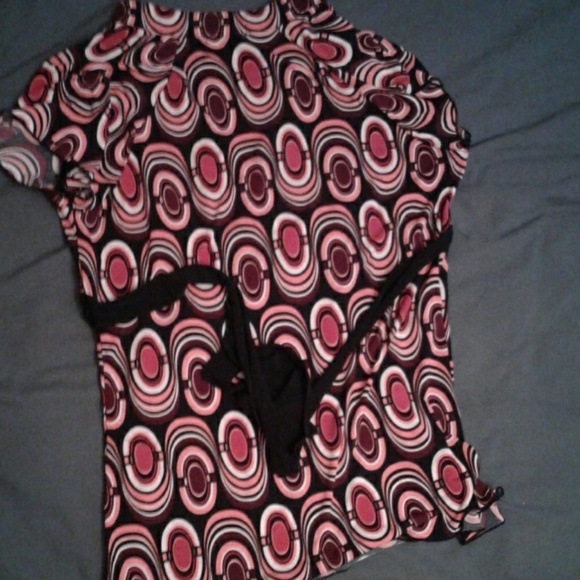 Cute dressy women's blouse - Picture 2 of 2